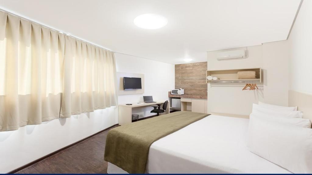 Front Expominas Hotel